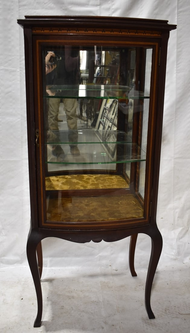 REGENCY STYLE MAHOGANY CURIO/DISPLAY CABINET, 20TH C.: REGENCY STYLE MAHOGANY CURIO/DISPLAY CABINET, 20TH C., H. 53" W. 23" D. 16"