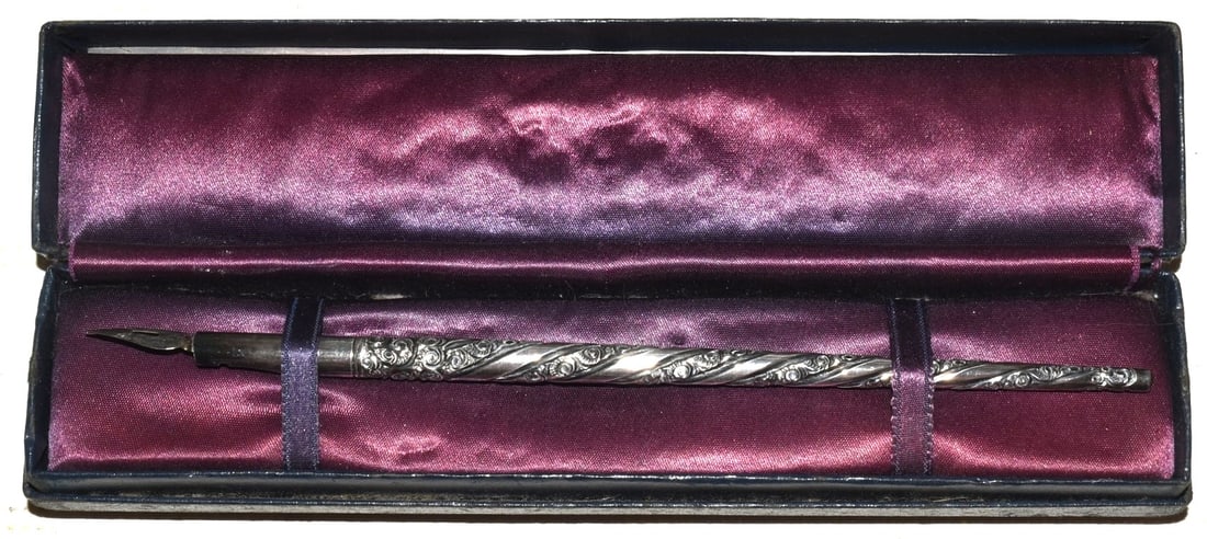 TIFFANY & CO. STERLING REPOUSSE DIP PEN IN FITTED CASE (1 of 6)