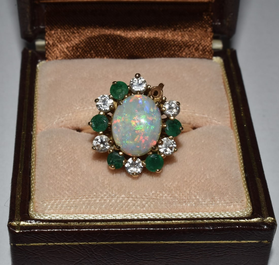 14KT YW GOLD/DIAMOND & EMERALD RING, SZ. 8, W. 3.4 DWT: DECO 14KT YELLOW GOLD/DIAMOND & EMERALD RING, SZ. 8, W.3.4 DWT