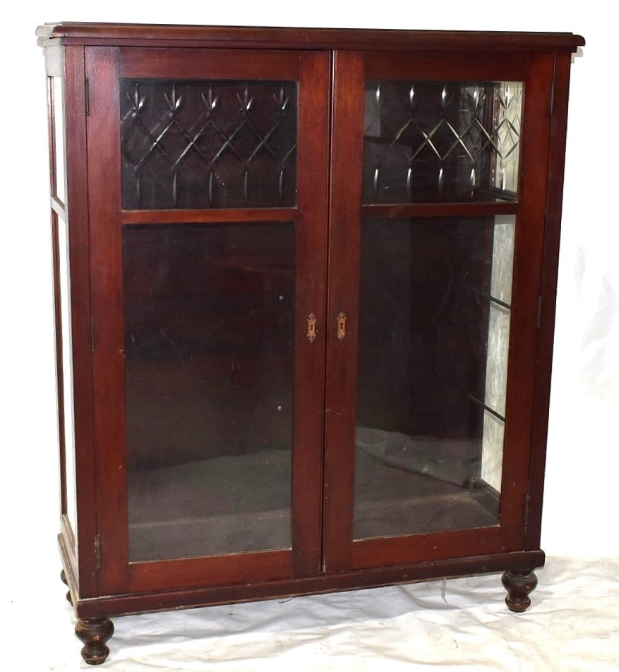 VICT. MAHOGANY 2 DOOR CHINA CABINET W/CUT GLASS SHELVES (1 of 10)
