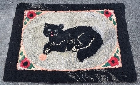FINE COUNTRY FOLK ART BLACK CAT HOOK RUG, 19TH C.: FINE COUNTRY FOLK ART BLACK CAT HOOK RUG, 19TH C., 32" X 41"