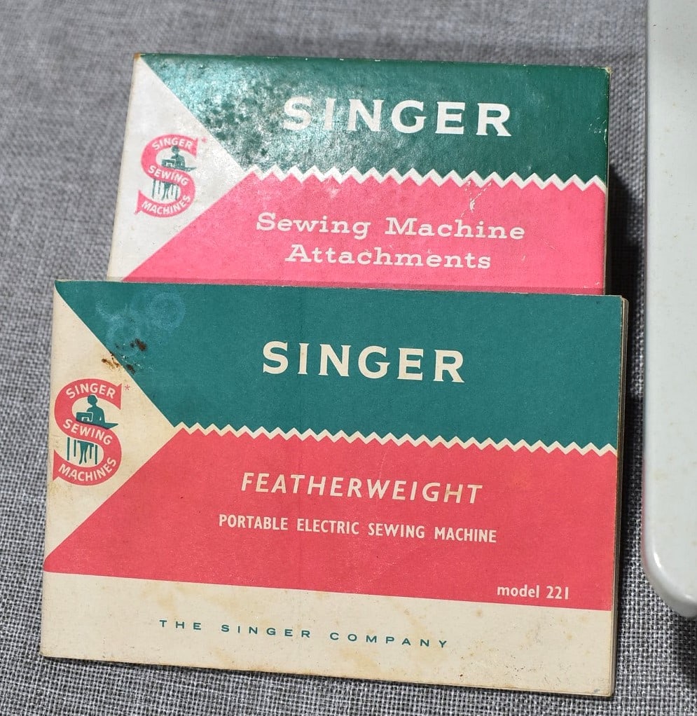 SINGER FEATHERWEIGHT MODEL 221K W/ATTACHMENTS - 4