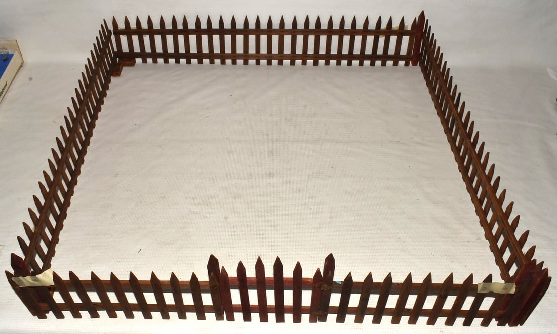 LOT (5) CHRISTMAS TREE FENCE, 19/20TH C., L. 120" (1 of 4)
