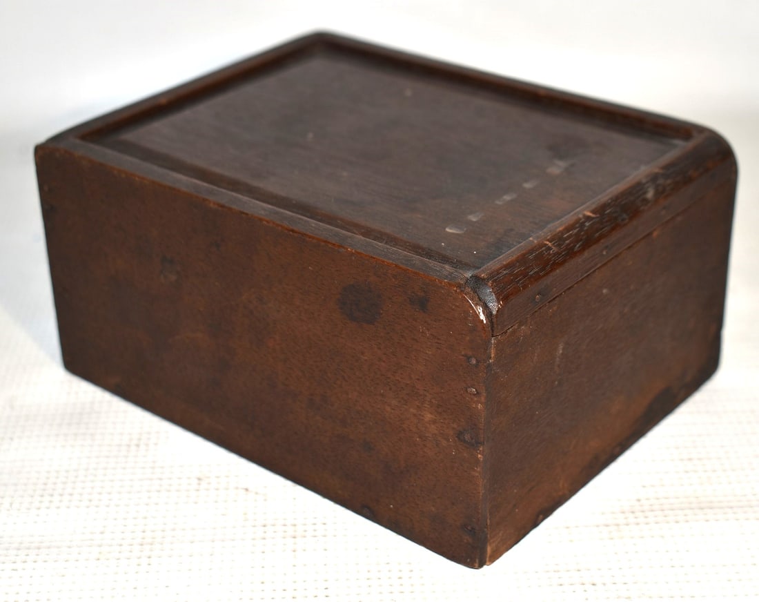 COUNTRY CARVED WALNUT SLIDE TOP DITY BOX, C. 1850 (1 of 8)