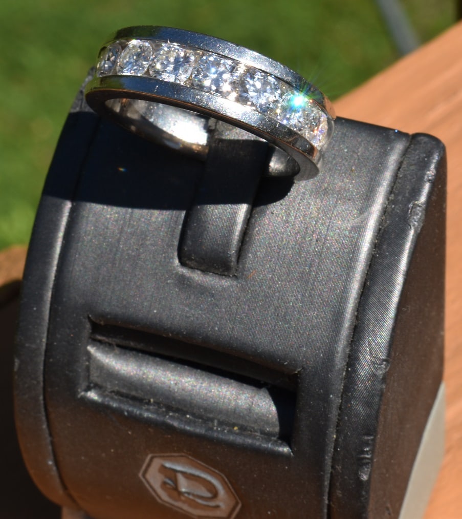 14KT WH GOLD/DIAMOND RING W/APPROX. 2.8 CARATS DIAMONDS: FINE ART DECO 14KT WHITE GOLD/DIAMOND RING W/APPROX. 2.8 CARATS BRIGHT WHITE DIAMONDS, VS-2 G COLOR, C. 1950, W. 7.0 DWT, SZ. 10 1/2 W/APPRAISAL AGI