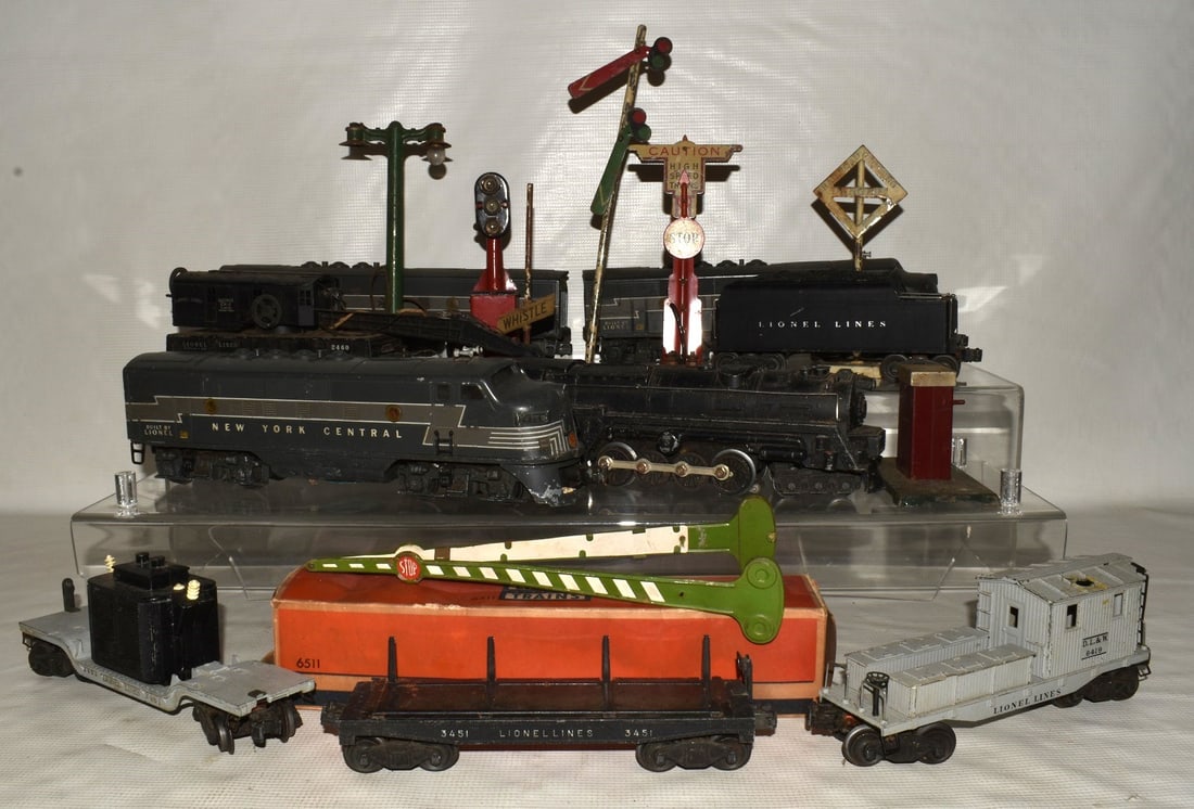 LOT OF ASSORTED LIONEL TRAINS AND PARTS, C. 1950 (1 of 15)