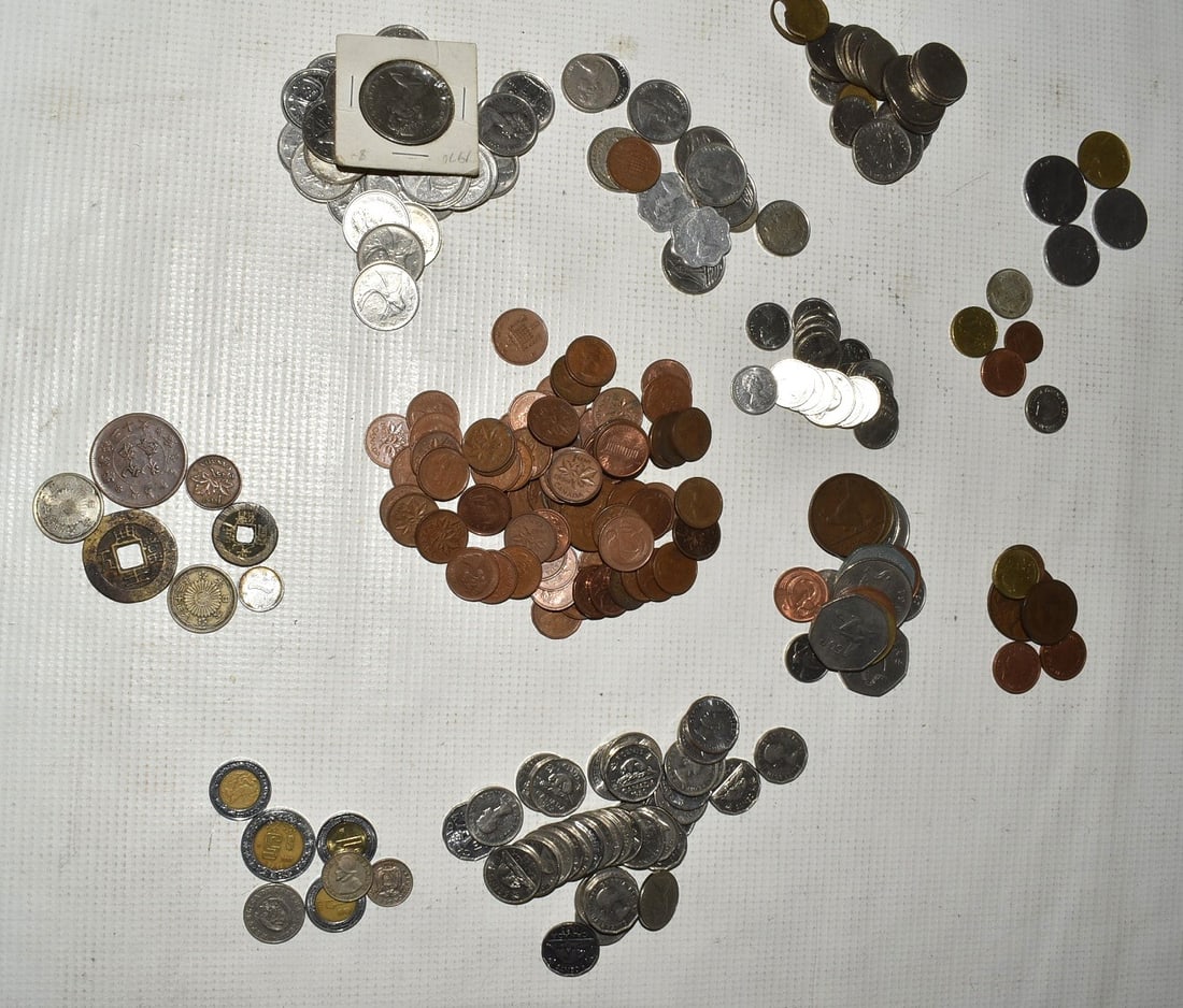LG. LOT ASST. FOREIGN CURRENCY INCL. CANADA, FRANCE ++ (1 of 7)