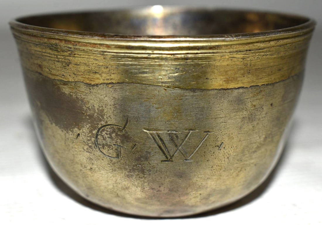 COLONIAL SILVER/GOLD CAMP CUP W/INITIALS "G.W.": COLONIAL SILVER/GOLD CAMP CUP W/INITIALS "G.W." HALLMARKED ZIG-ZAG, C.W., 18TH C., H. 1 3/4" D. 3"