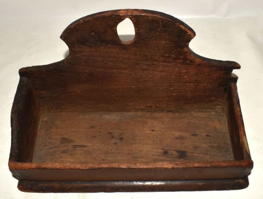 COUNTRY DOVETAILED PINE CANDLEBOX, 19TH C. (1 of 7)