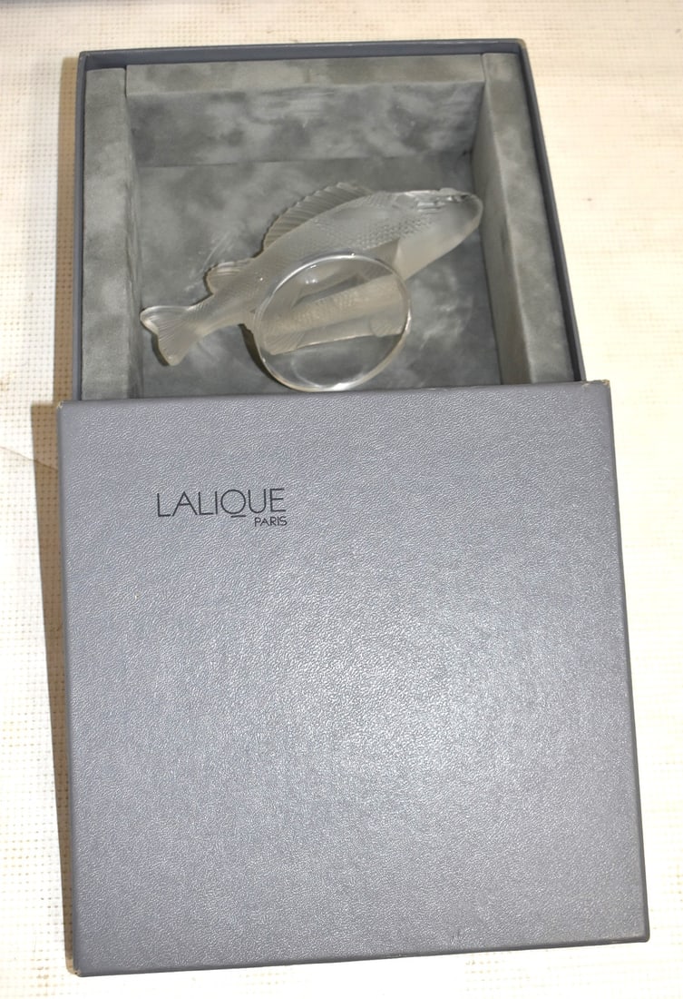 LALIQUE FROSTED ART GLASS PORCH PAPERWEIGHT C.1970'S: LALIQUE FROSTED ART GLASS PORCH PAPERWEIGHT C.1970'S H. 6"