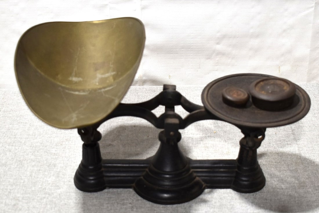 VICTORIAN CAST IRON BALANCE SCALE, 19TH C. (1 of 4)