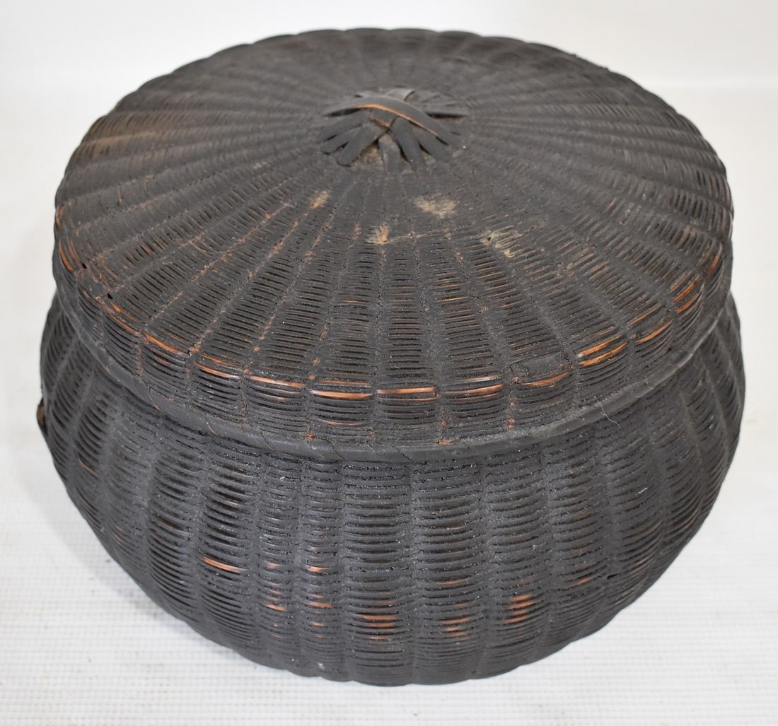 FINE (COFFEE) COLOR PAINTED FEATHER BASKET, 19TH C (1 of 7)