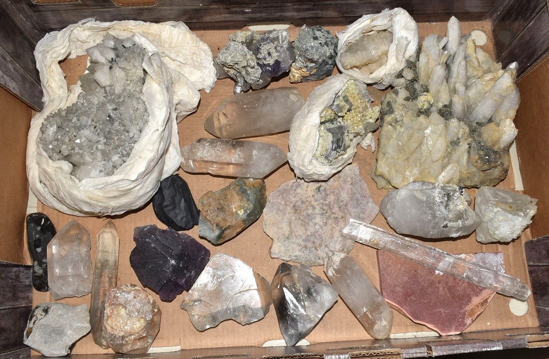 BOX LOT ASSORTED MINERALS INCL. AMETHYST (1 of 7)
