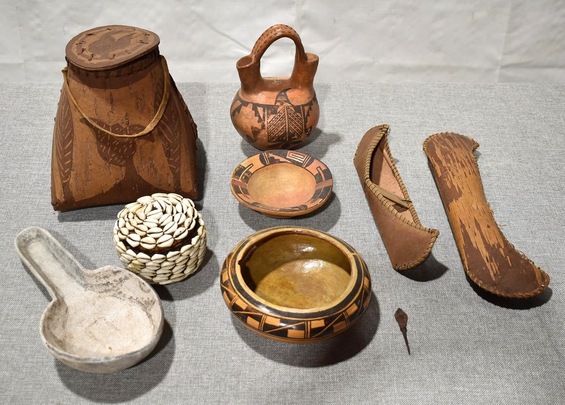 BOX ASST SOUTHWEST AMERICAN INDIAN INCL POTTERY/BASKETS (1 of 8)