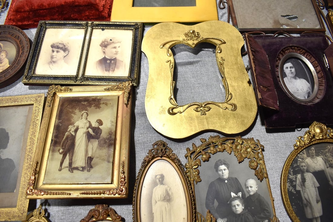 LOT ASSORTED BRASS, IRON & MATERIAL PICTURE FRAMES - 5