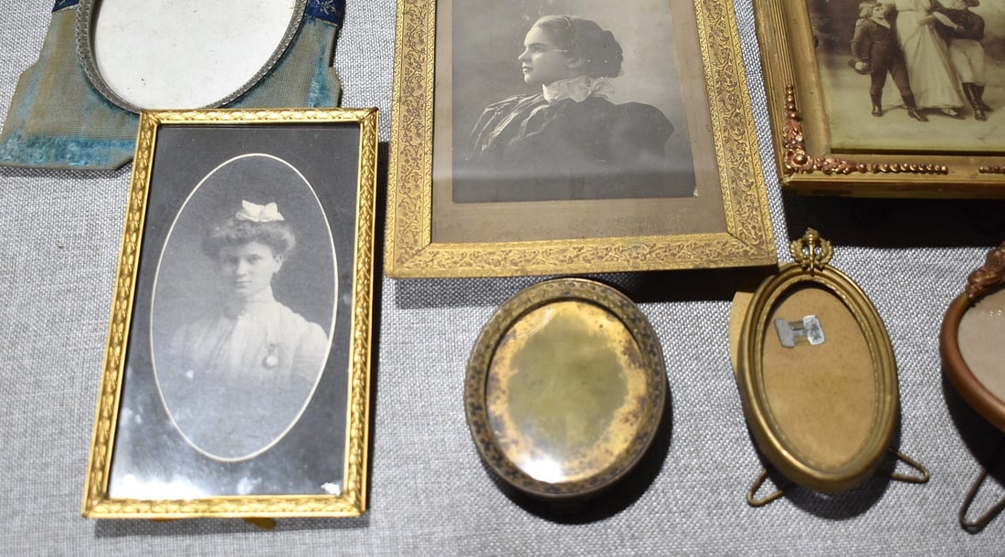 LOT ASSORTED BRASS, IRON & MATERIAL PICTURE FRAMES - 7