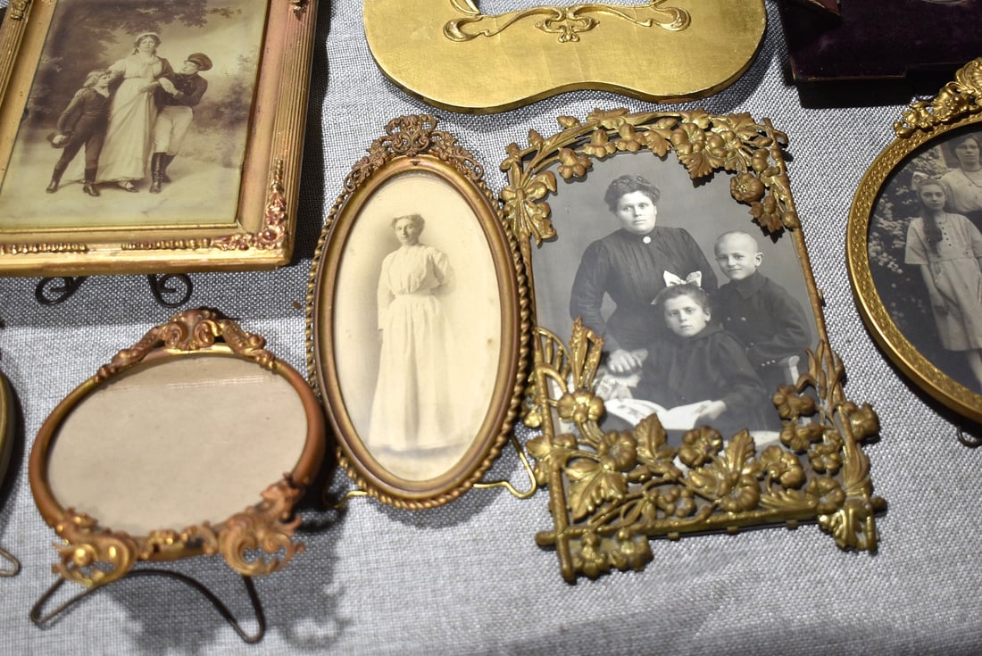 LOT ASSORTED BRASS, IRON & MATERIAL PICTURE FRAMES - 8