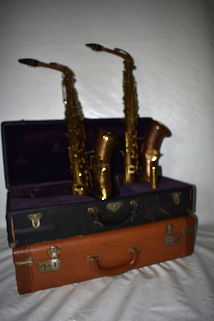 LOT (2) BUESCHER ALTO SAX (1 of 8)