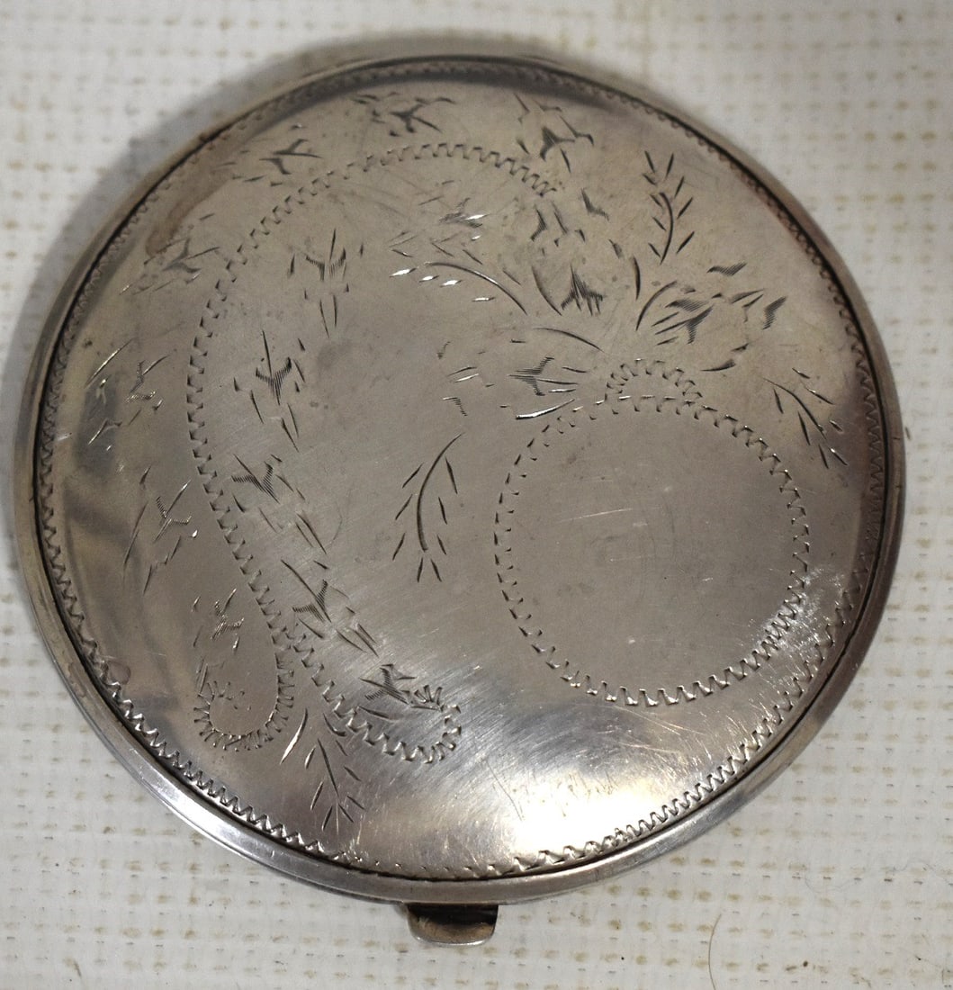 DECO STERLING ENGRAVED COMPACT, C. 1930/40 (1 of 6)