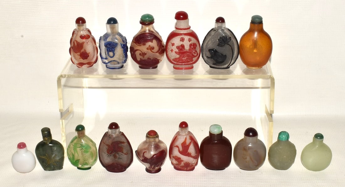 LOT (16) CHINESE SNUFF BOTTLES, 19/20TH C. (1 of 13)