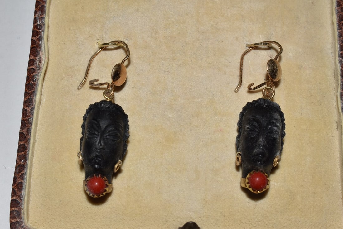 DECO 18KT YW GOLD/ONYX/RED CORAL BLACKAMOOR EARRINGS: PAIR DECO 18KT YELLOW GOLD/ONYX/RED CORAL BLACKAMOOR PIERCED EARRINGS, C. 1940, H. 1 1/2"