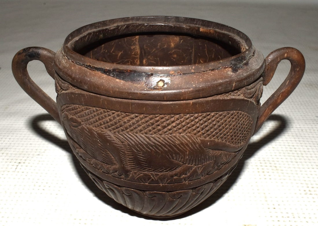 SET CARVED COCONUT SHELL TEA SET. 19/20TH C. - 15
