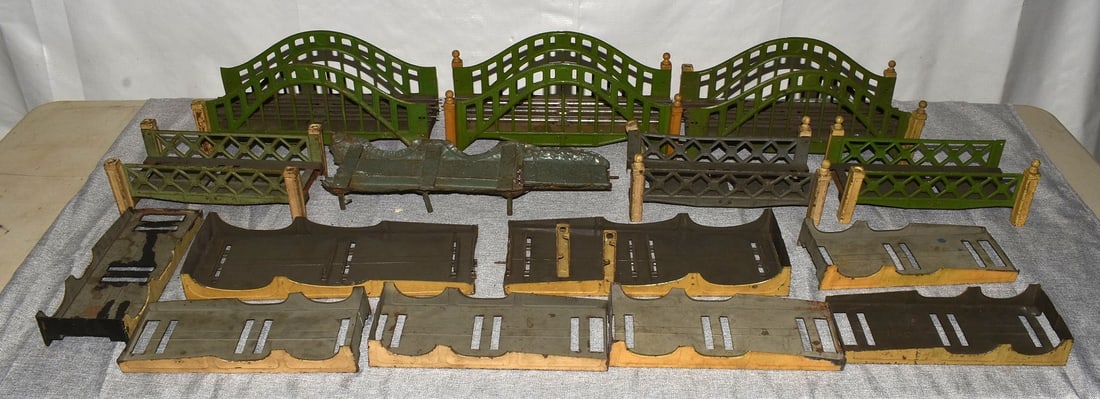 LOT ASSORTED TRAIN BRIDGES, C. 1910/20 (LIONEL) (1 of 6)