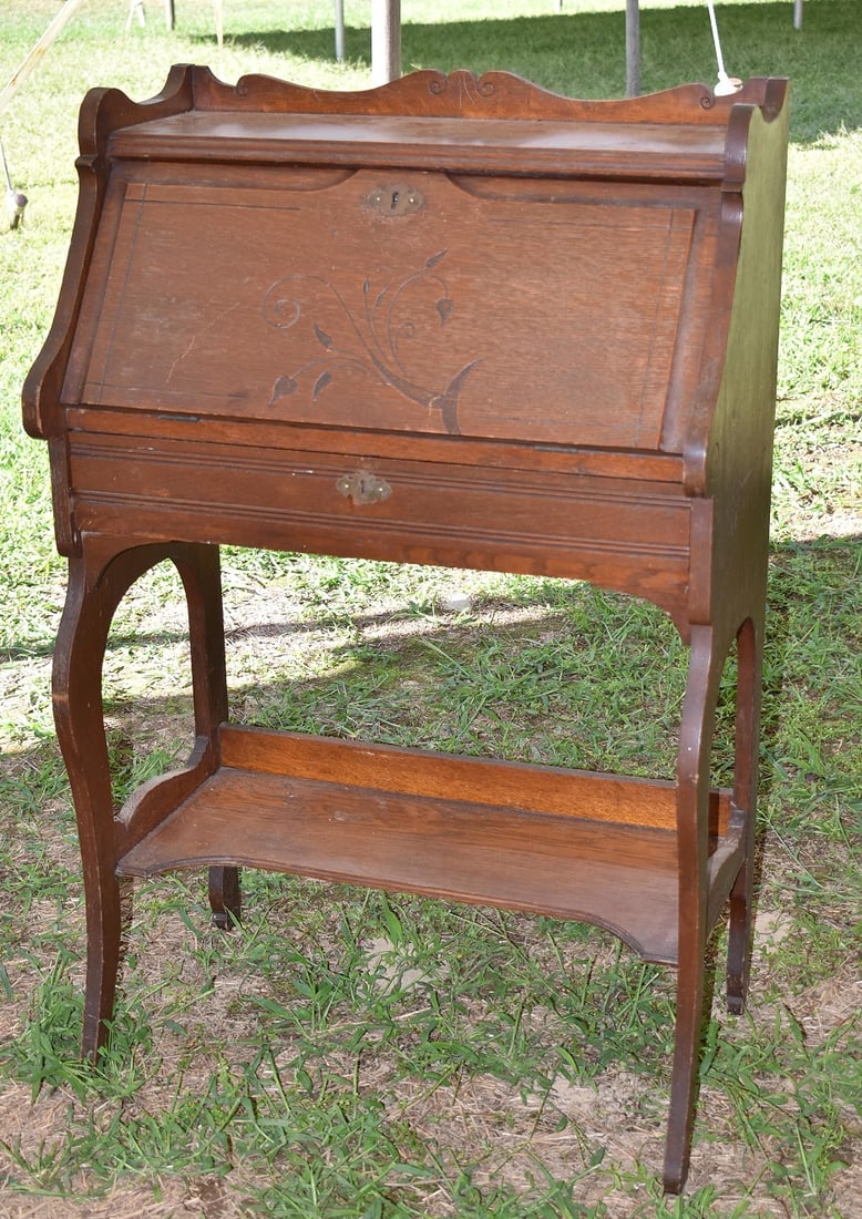 VICTORIAN WALNUT SLANT FRONT DESK, C. 1890 (1 of 5)