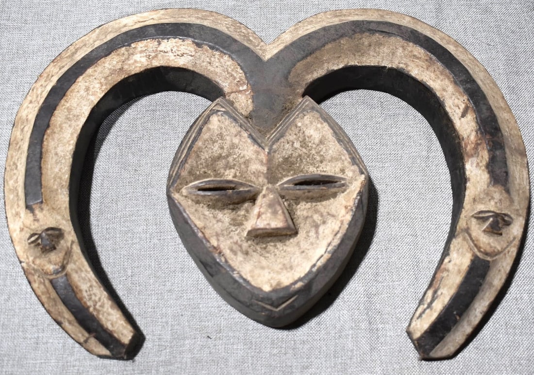 AFRICAN CARVED PAINTED TRIBAL MASK, 19TH C., 16" X 10" (1 of 5)