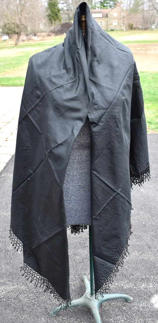 EARLY FEDERAL PERIOD WOMAN'S MULL SHAWL (1 of 4)