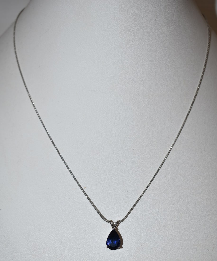 14KT WH. GOLD/SAPPHIRE NECKLACE W/1.25 CT BLUE SAPPHIRE: ART DECO 14KT WHITE GOLD/SAPPHIRE NECKLACE W/1.25 CT BLUE SAPPHIRE, 20TH C., L. 18"