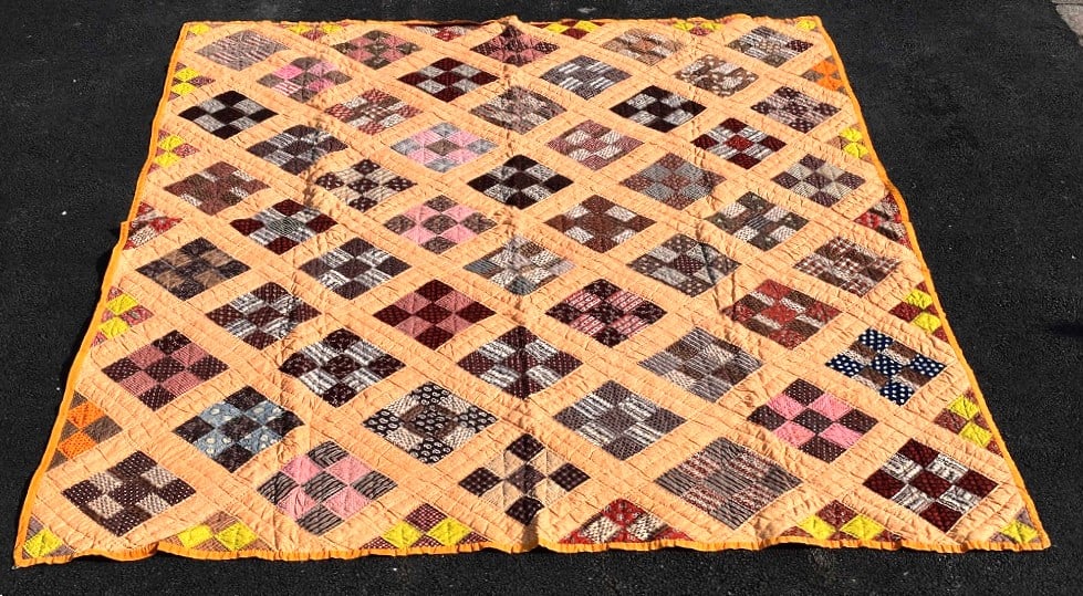 COUNTRY PATCHWORK QUILT, 19/20TH C. (1 of 4)