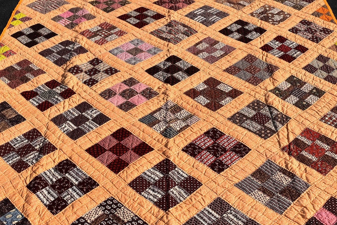 COUNTRY PATCHWORK QUILT, 19/20TH C. - 2