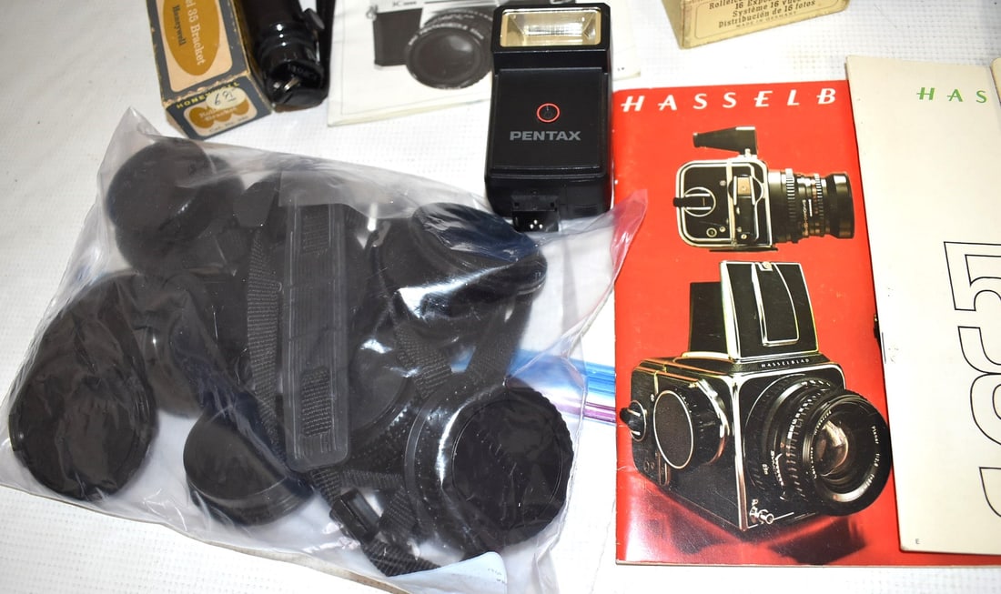 LOT ASSORTED CAMERA EQUIPMENT - 11