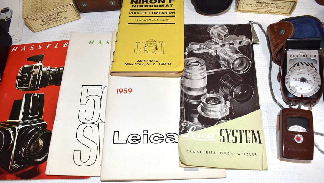 LOT ASSORTED CAMERA EQUIPMENT - 12