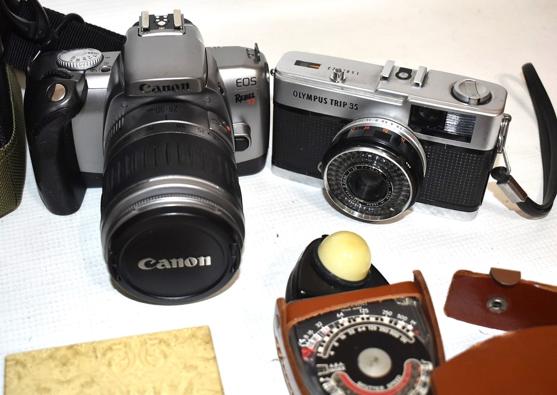 LOT ASSORTED CAMERA EQUIPMENT - 4