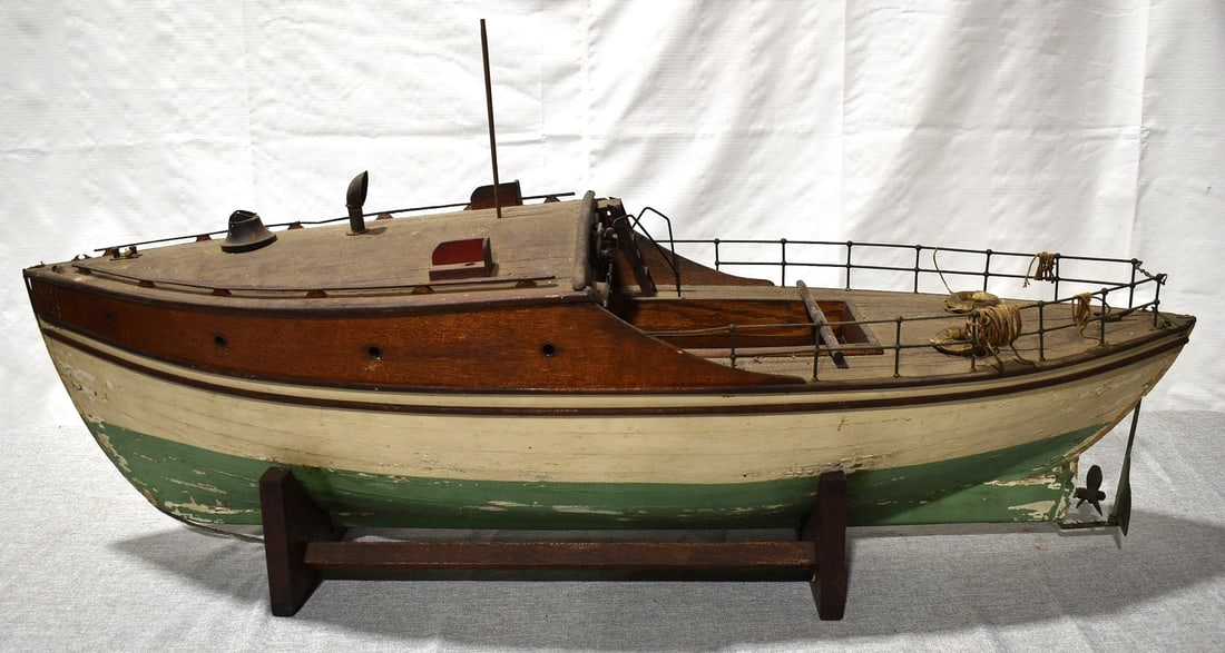 REMOTE CONTROL SHIP MODEL, C. 1910/20, L. 48": REMOTE CONTROL SHIP MODEL, C. 1910/20, L. 48"