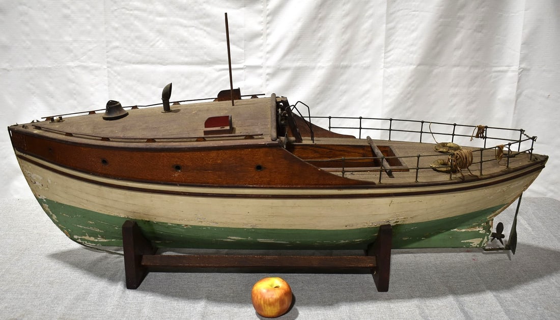 REMOTE CONTROL SHIP MODEL, C. 1910/20, L. 48" - 2