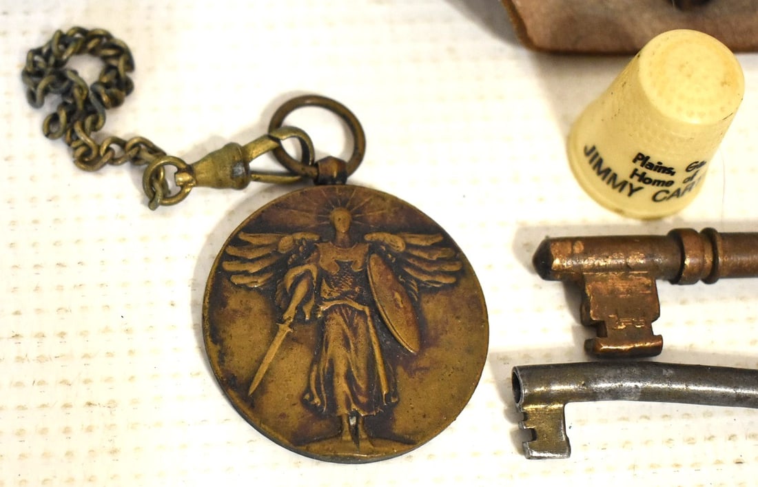 LOT ASSORTED KEYS & MEDALS - 4