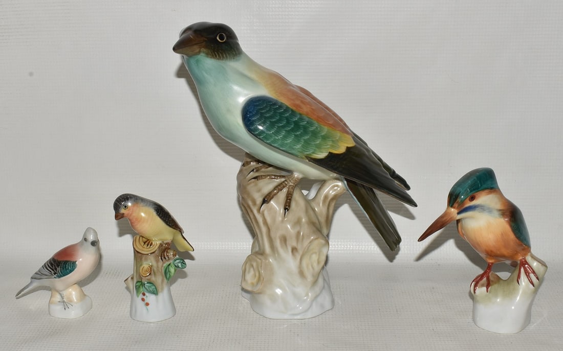 LOT (4) BIRDS: HUNGARY BIRDS; LARGE HEREND: LOT (4) BIRDS: HUNGARY BIRDS; LARGE HEREND; SMALL HEREND ON TREE; MEDIUM BUDAPEST; SMALL BUDAPEST; TALLEST 10"