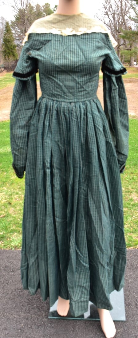 VINTAGE WOMAN'S DAY DRESS, C. 1880/90 (1 of 9)
