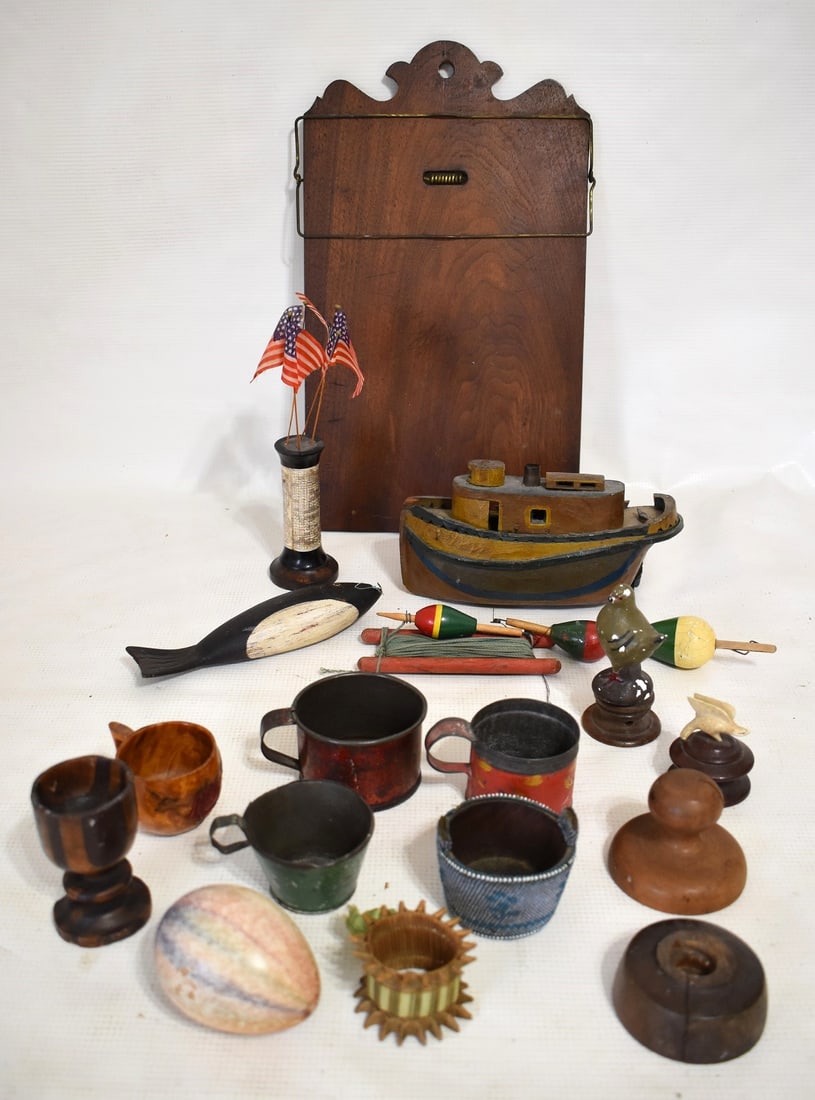 LOT ASSORTED WOODEN/TOLEWARE SMALLS INCL. SHAKER: LOT ASSORTED WOODEN/TOLEWARE SMALLS INCLUDING SHAKER, 19TH C.