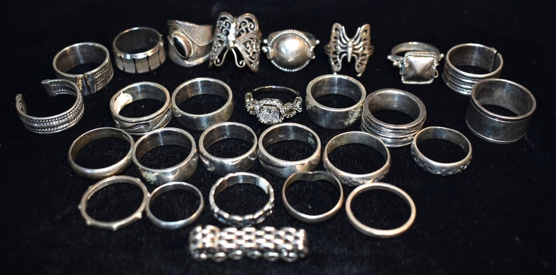 27 ASSORTED VINTAGE STERLING RINGS, 20TH C., W. 5.0 OZ.: LOT (27) ASSORTED VINTAGE STERLING RINGS, 20TH C., W. 5.0 OZ.