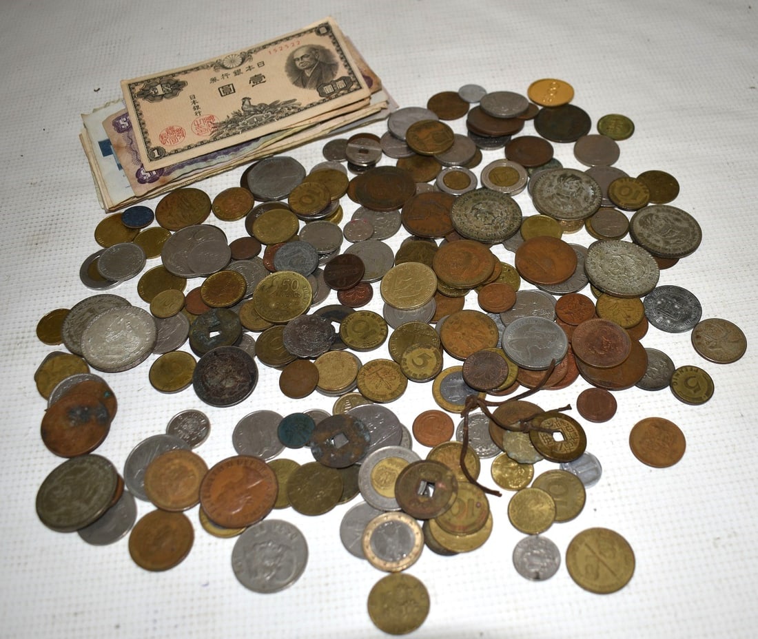 LOT ASSORTED FOREIGN CURRENCY/COIN (1 of 3)