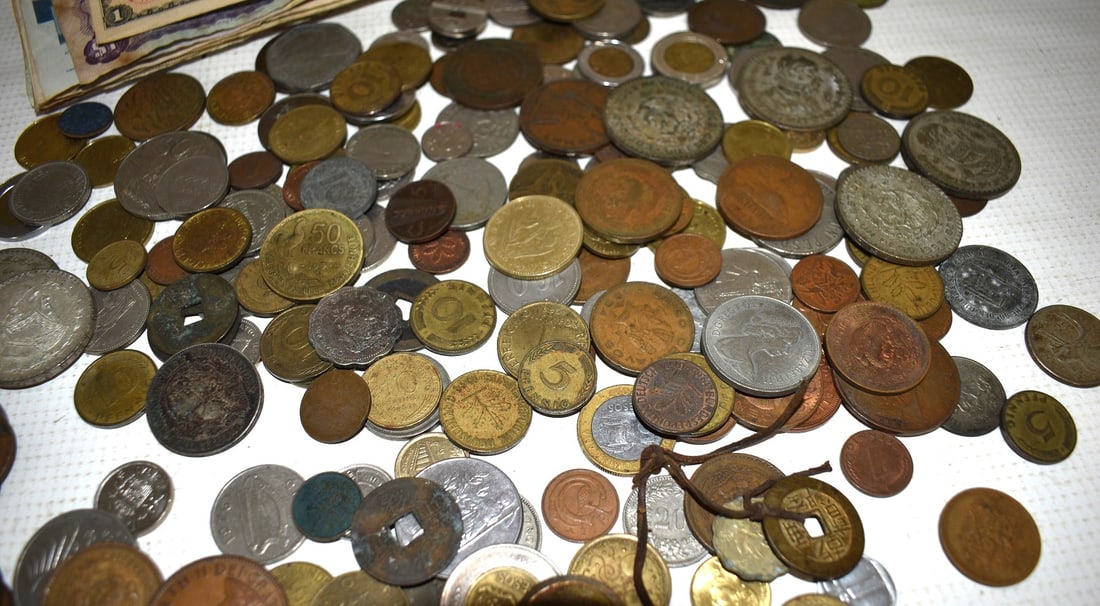 LOT ASSORTED FOREIGN CURRENCY/COIN - 2