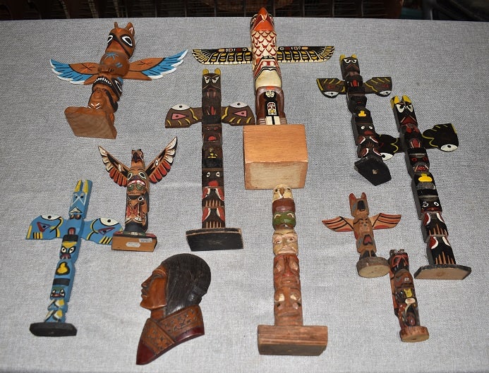 LOT ASSORTED NORTHWEST COAST TOTUM POLES, 20TH C. (1 of 5)