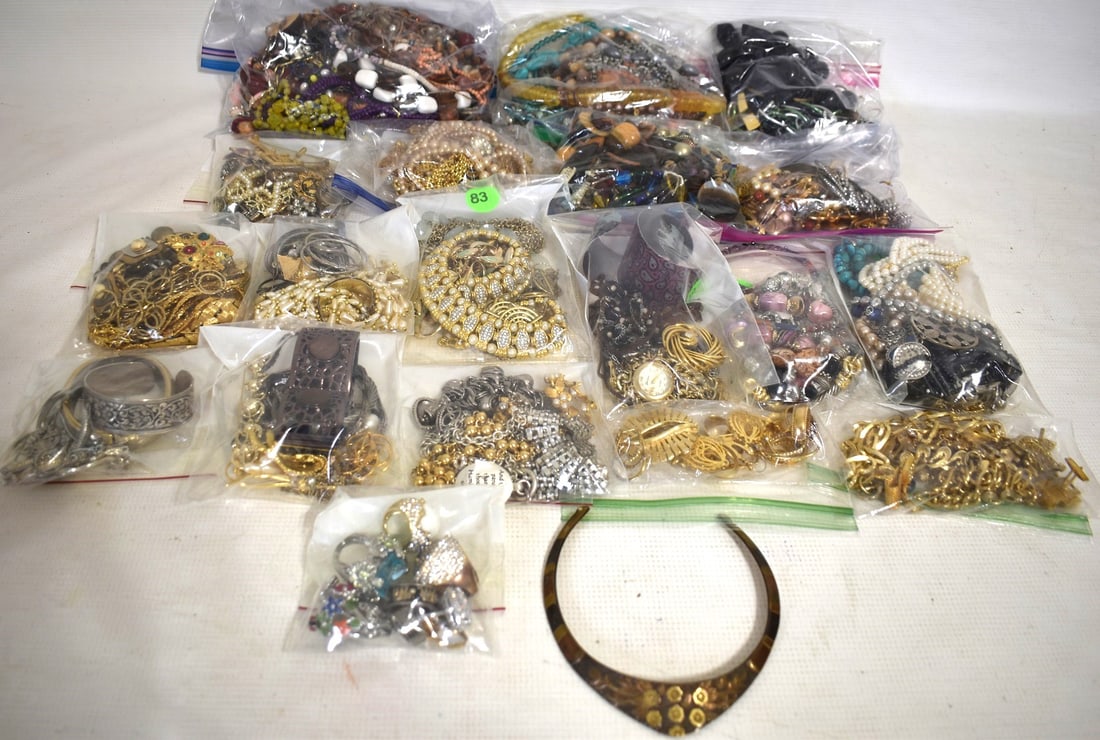 HUGE LOT ASSORTED VINTAGE/COSTUME JEWELRY, 20TH C. (1 of 11)