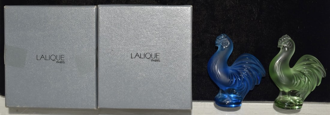 LOT (2) LALIQUE COLORED ART GLASS ROOSTERS C.1970 H. 3" (1 of 13)
