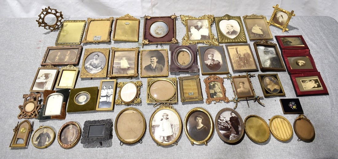 LOT ASSORTED BRASS, IRON & MATERIAL PICTURE FRAMES (1 of 7)