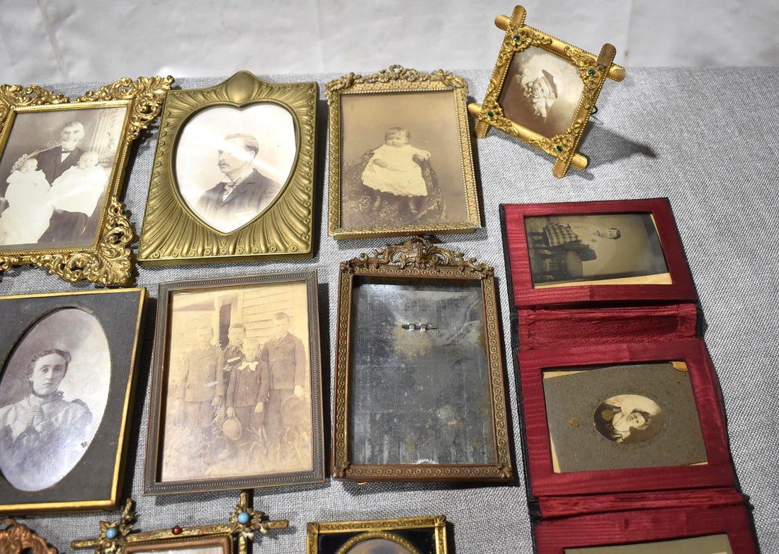 LOT ASSORTED BRASS, IRON & MATERIAL PICTURE FRAMES - 4